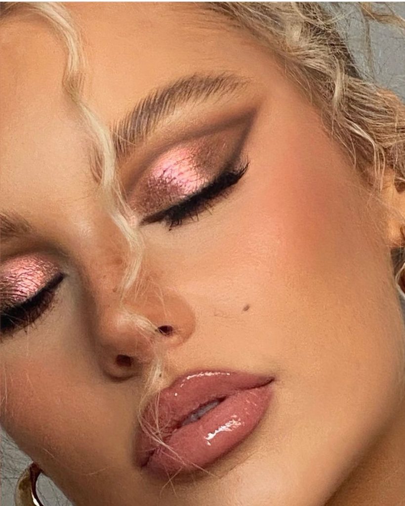 Макияж на Новый 2026 год по знакам Зодиака: модные идеи на удачу