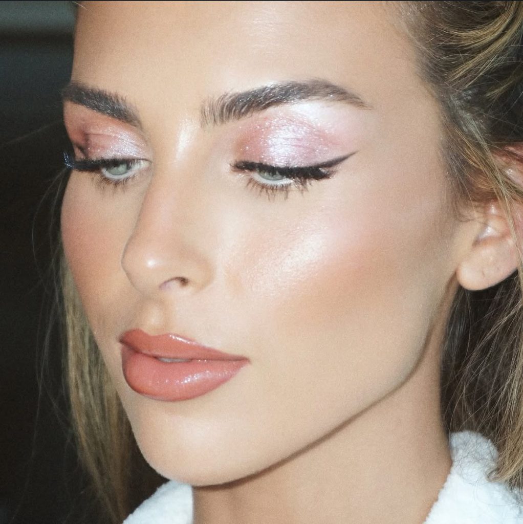 Как продлить стойкость теней для век: 7 приёмов, которые работают