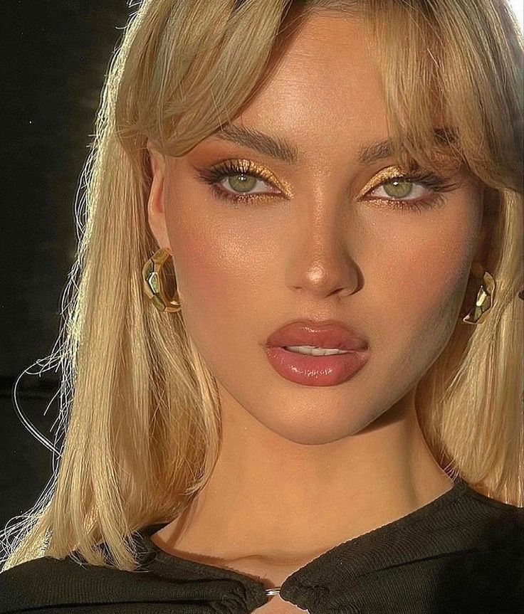 Макияж на Новый 2026 год по знакам Зодиака: модные идеи на удачу