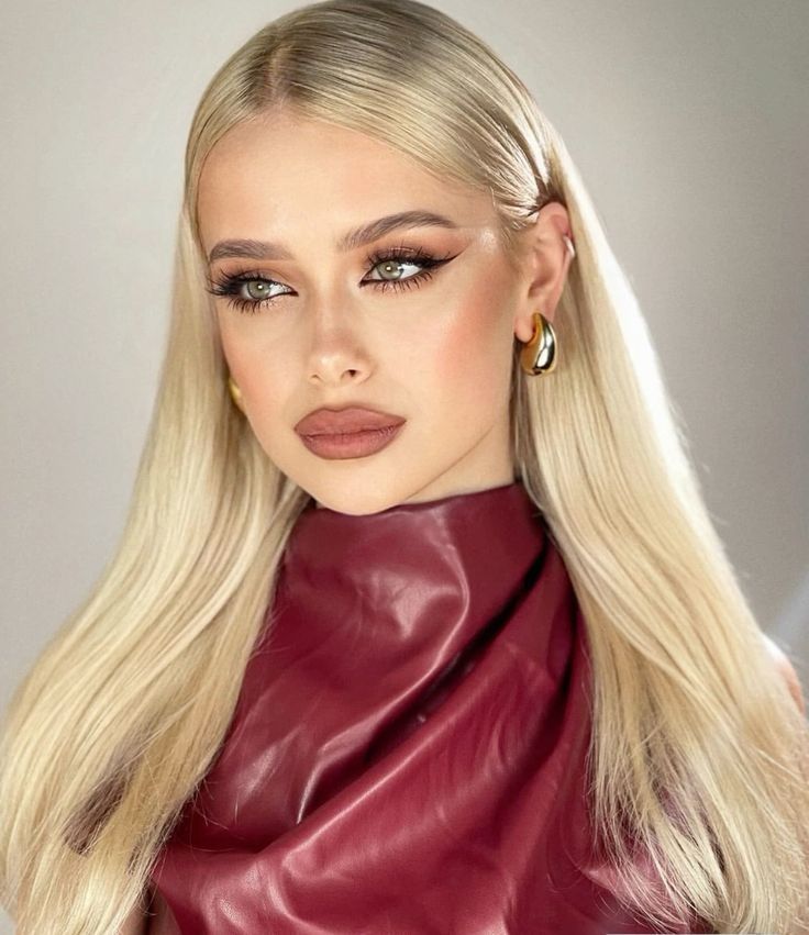 Макияж на Новый 2026 год по знакам Зодиака: модные идеи на удачу