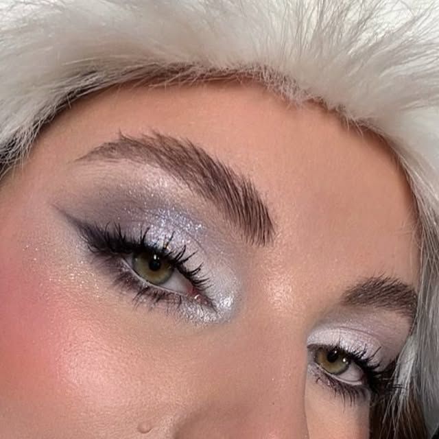 Макияж с серебристыми тенями на Новый год 2026: модные идеи, которые очаруют всех
